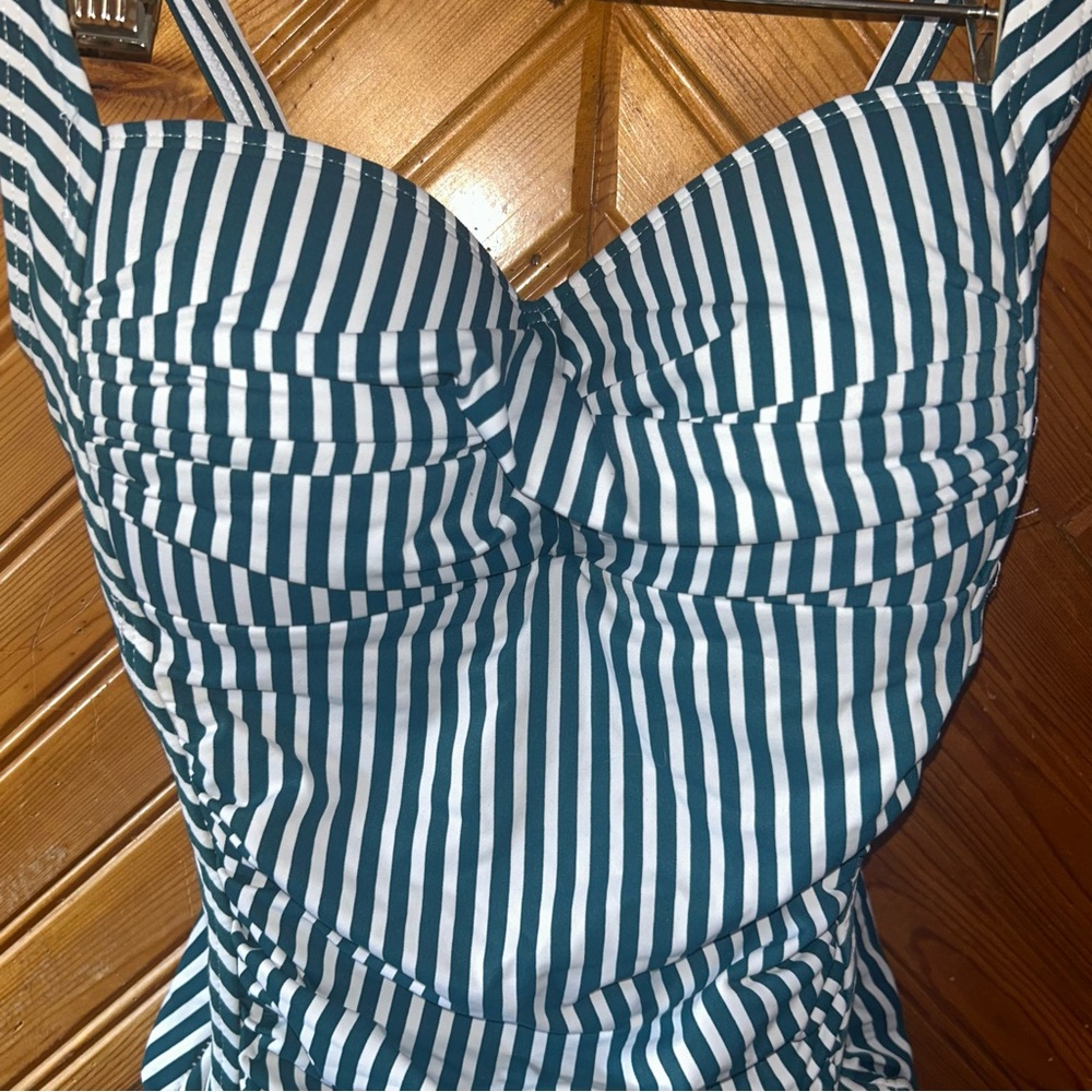 Striped Green and White Swimsuit by Nip Tuck sz 4 - Picture 2 of 7